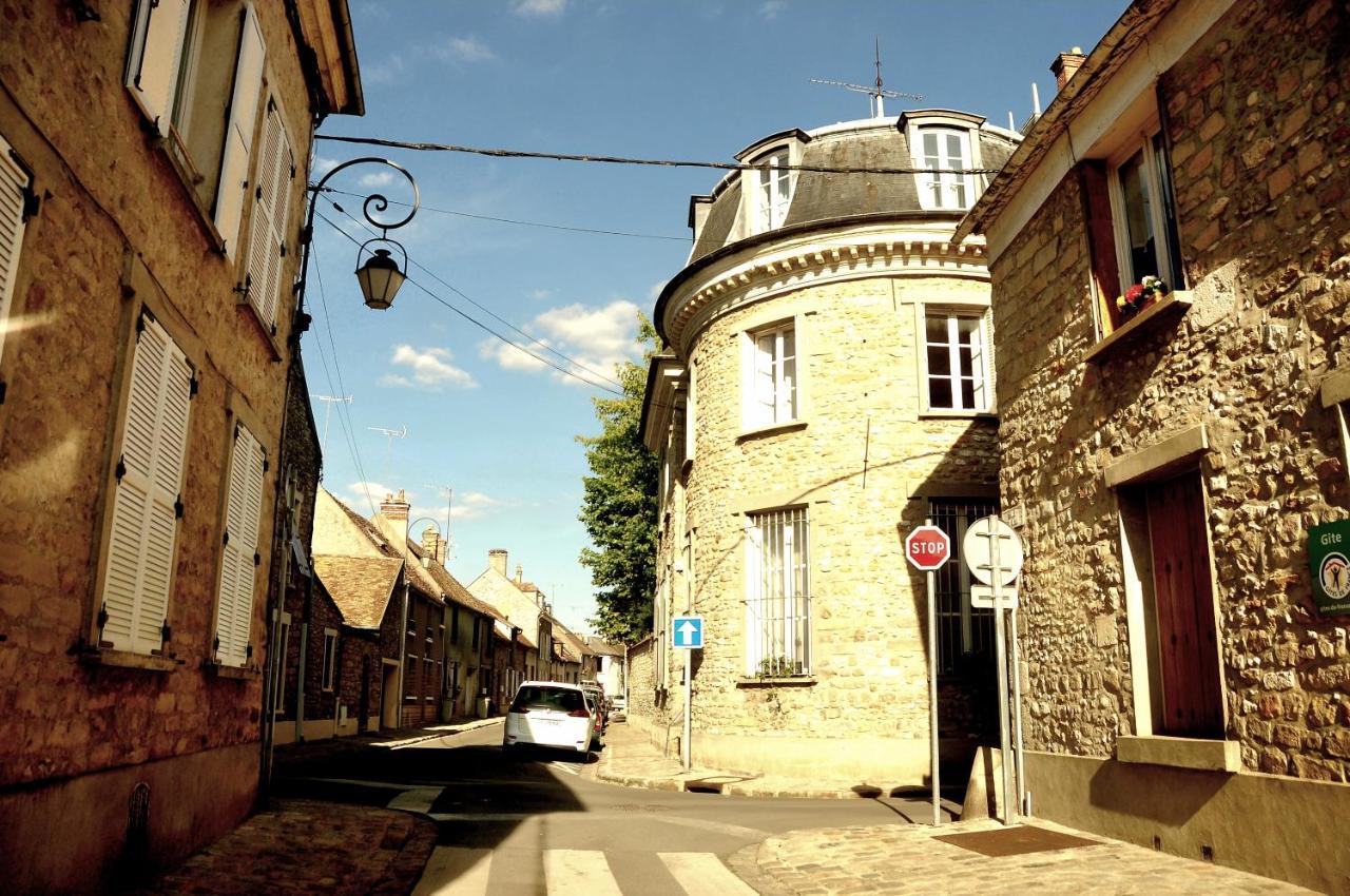 Appartement En Plein Coeur De Milly-La-Foret Buitenkant foto